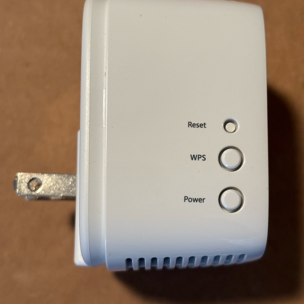 “NETGEAR” AC750 WiFi Ranger Extender - Picture 2 of 3